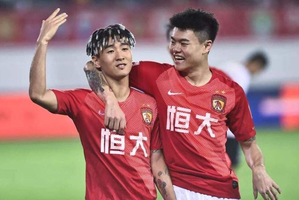 最喜欢的齐达内进球？欧冠决赛对勒沃库森的进球！
